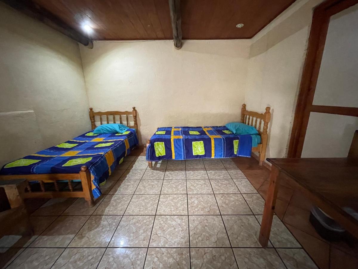 Johnnys Place Hotel Monterrico Ngoại thất bức ảnh