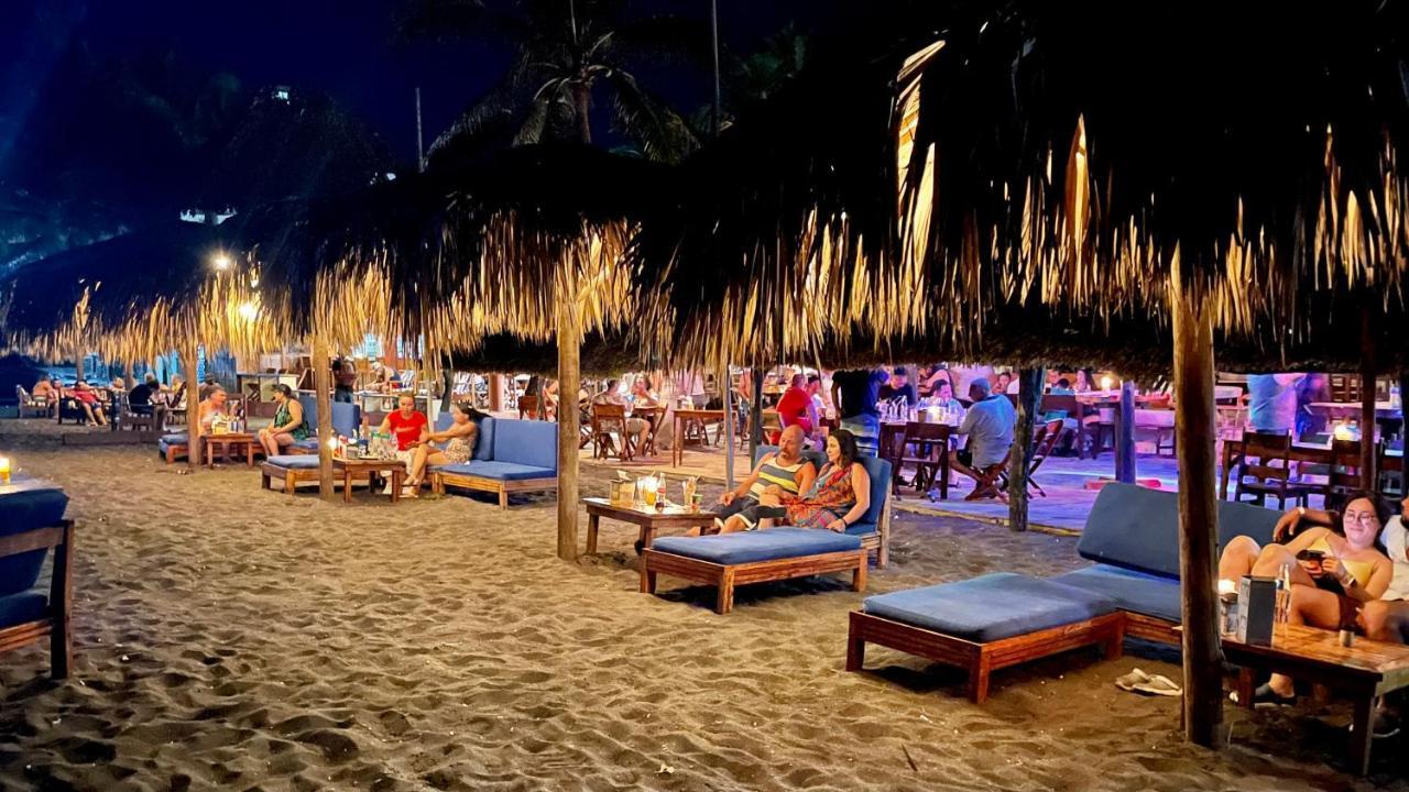 Johnnys Place Hotel Monterrico Ngoại thất bức ảnh