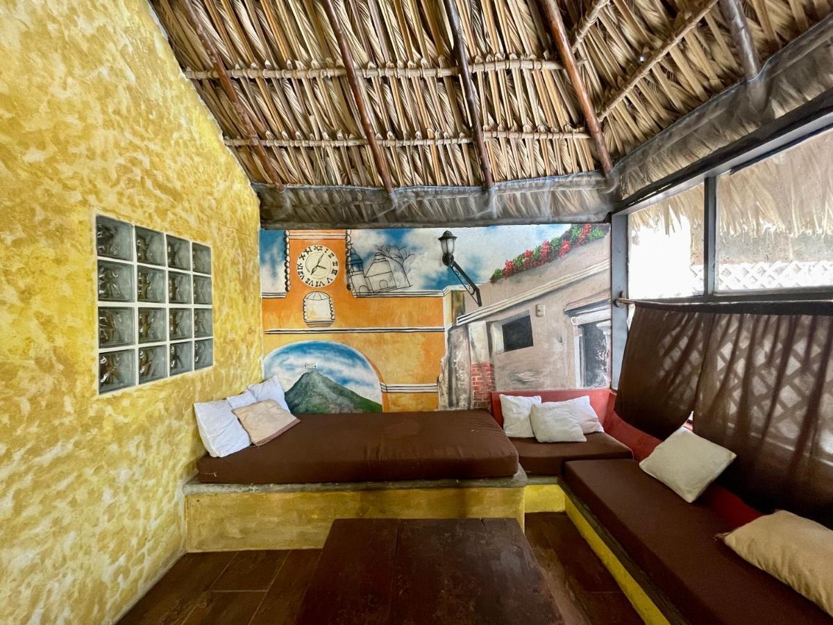 Johnnys Place Hotel Monterrico Ngoại thất bức ảnh