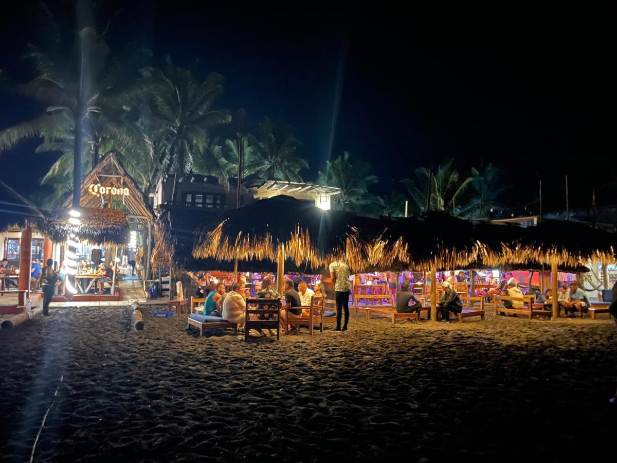 Johnnys Place Hotel Monterrico Ngoại thất bức ảnh
