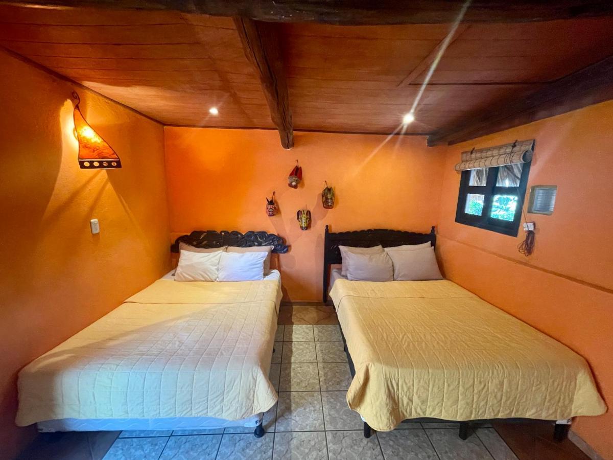Johnnys Place Hotel Monterrico Ngoại thất bức ảnh