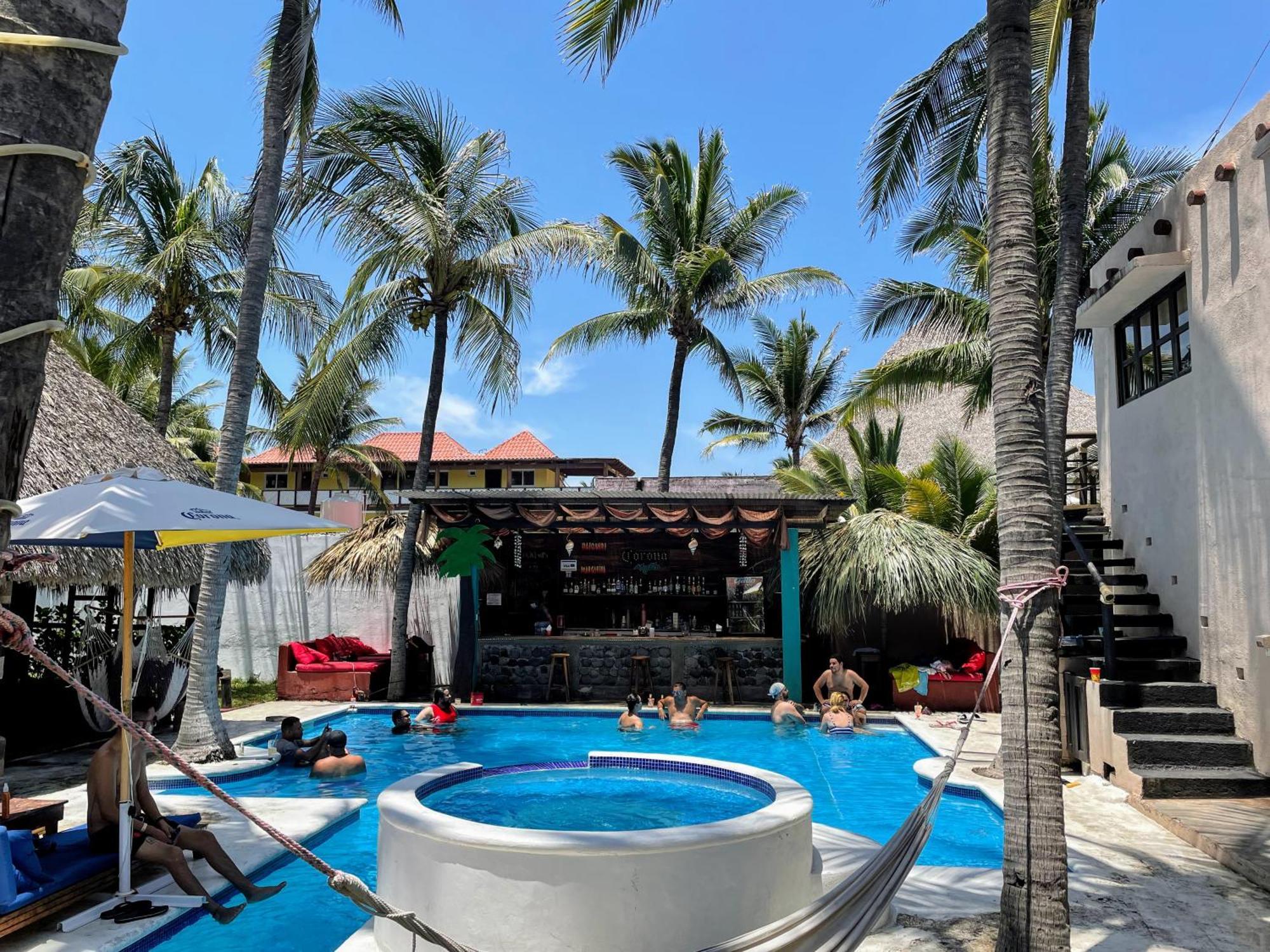 Johnnys Place Hotel Monterrico Ngoại thất bức ảnh